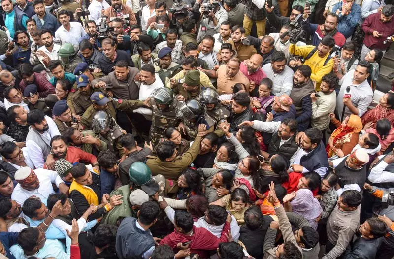 45 Detained as BJP-Congress Workers Clash Over Water Contamination Deaths in MP