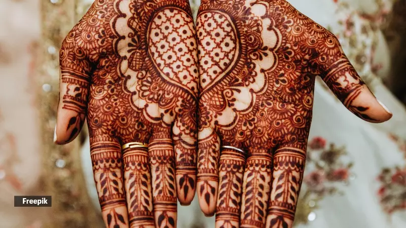7 Natural Hacks to Get Darker, Richer Mehendi Colour at Home