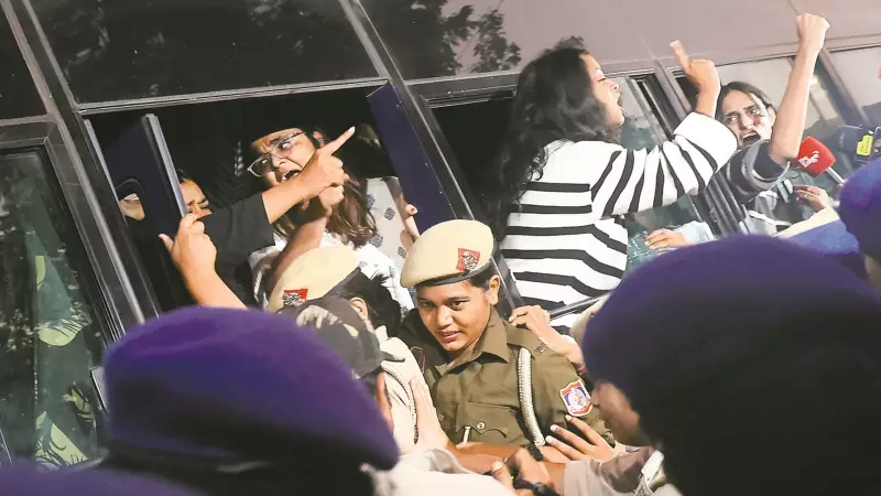 80 Detained at India Gate as Delhi Air Pollution Protest Erupts