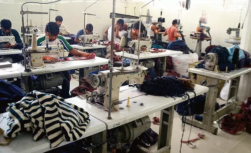 Ahmedabad Tailor Fined ₹7,000 for Wedding Blouse Delay: Consumer Court Delivers Justice