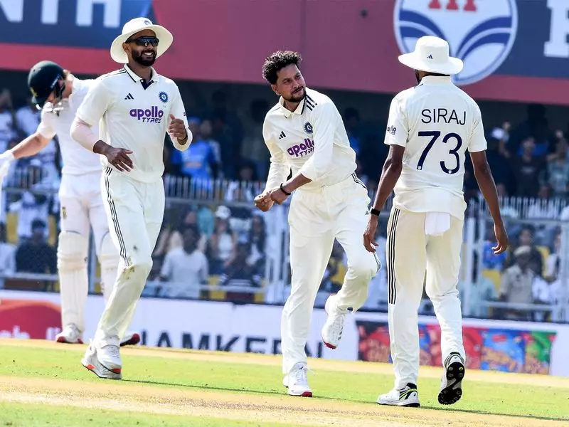 Anil Kumble Praises Indian Bowlers for Disciplined Show on Day 1