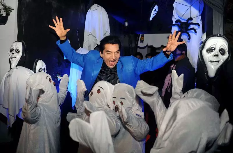 Asrani's Last Laugh: Remembering Bollywood's Iconic Comic Genius Who Stole Scenes from Amitabh Bachchan