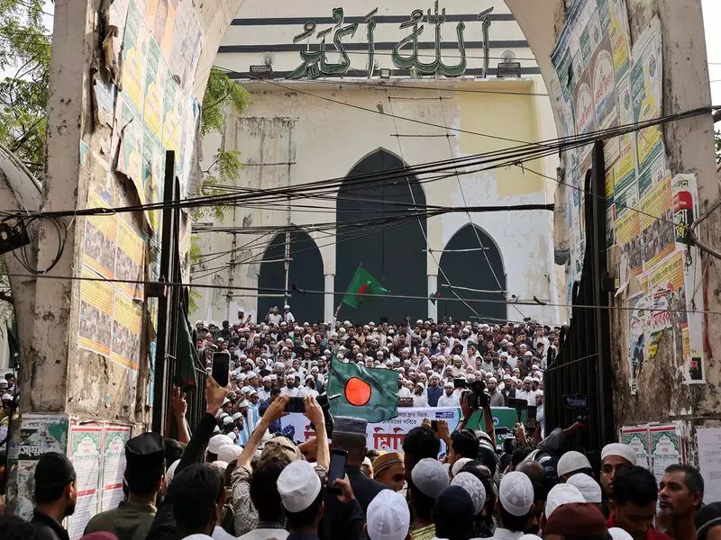 Bangladesh Downplays India's Concerns, Calls Attacks on Hindus 'Isolated Criminal Acts'