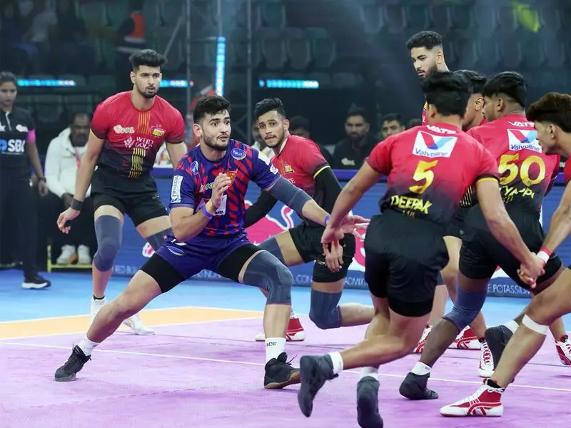 Bengaluru Bulls Smash Past Dabang Delhi! Alireza's SUPER 10 Seals Top-8 Spot in Pro Kabaddi League