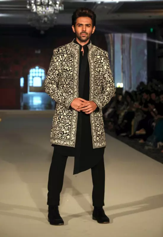 Big B's Hilarious Tongue-Twister: 'Tu Meri Main Tera' for Kartik & Ananya