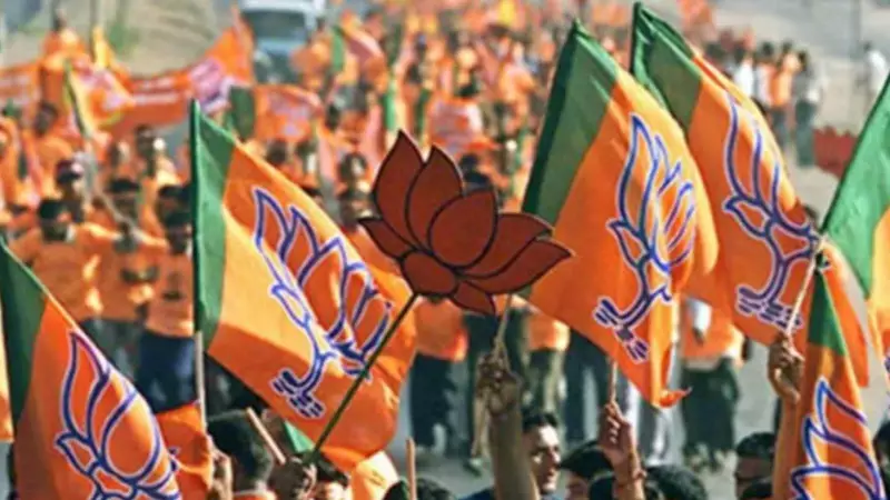 BJP's Stealth Strategy in Pune: Personal Calls to Avert Rebellion as 2,500 Aspirants Vie for 165 Seats