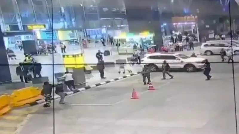 CISF Thwarts Knife Attack at Bengaluru Airport, Taxi Driver Arrested