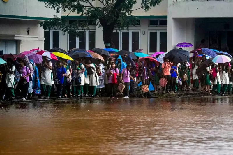 Cyclone Ditwah Lashes Chennai: Heavy Rain Inundates Roads, Highways