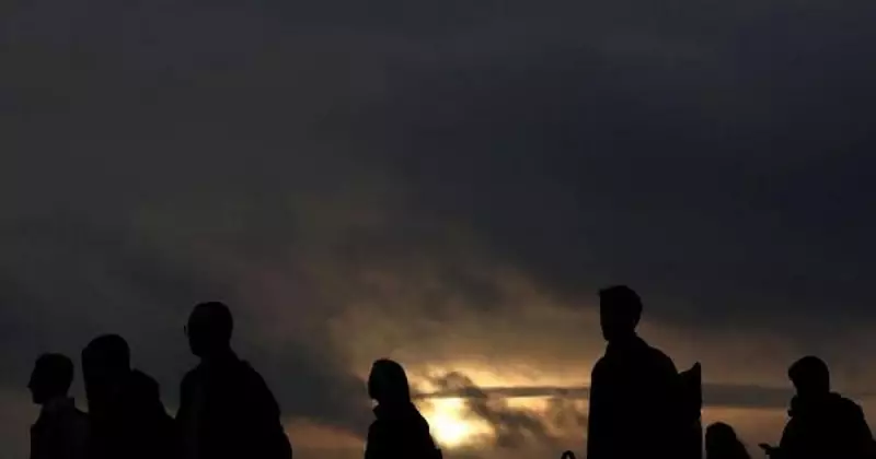 December 18, 2025: Global Photo Highlights from Tunisia to Rajasthan