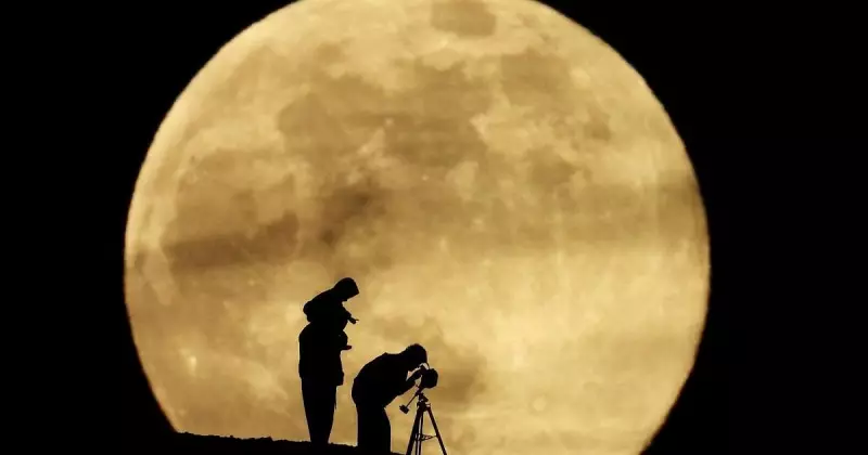 December 5, 2025 in Photos: Putin's Varanasi Welcome to Hong Kong Fire Probe