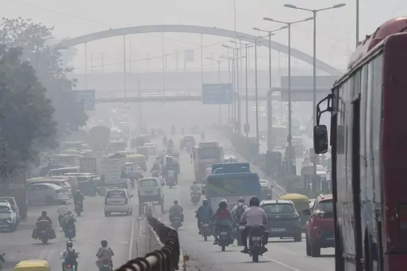 Delhi Air Quality Nears Severe Mark, 18 Stations Record AQI Above 400