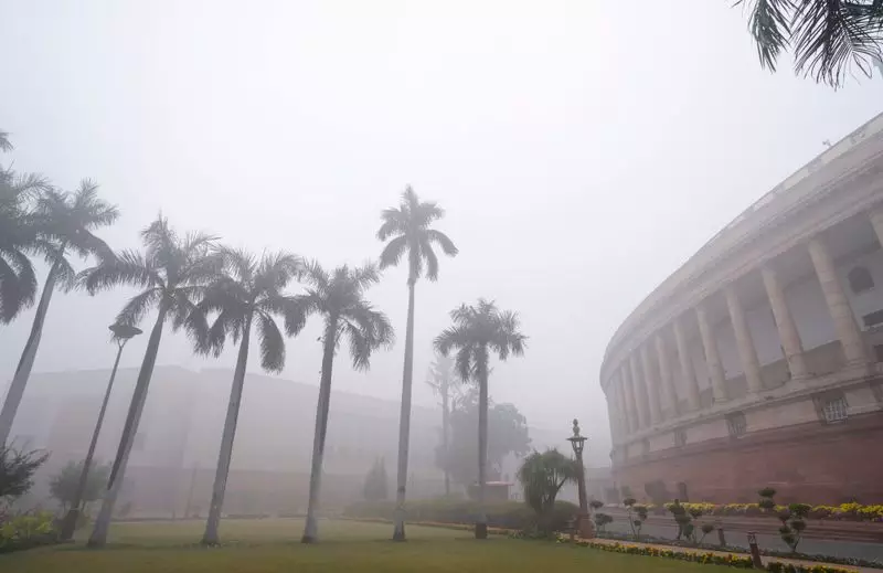 Delhi Air Quality Sees Slight Improvement, AQI at 377 in 'Very Poor' Range