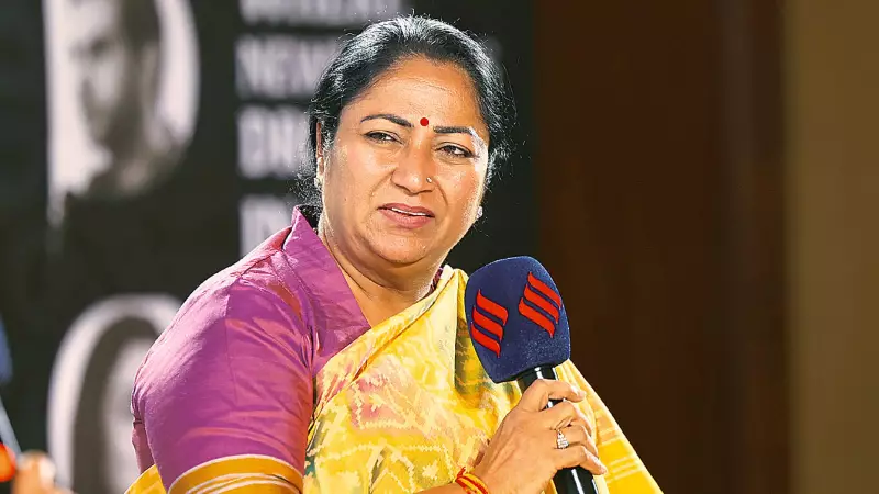 Delhi CM Orders Slum Survey to Expand Ujjwala Gas Connections for Clean Fuel