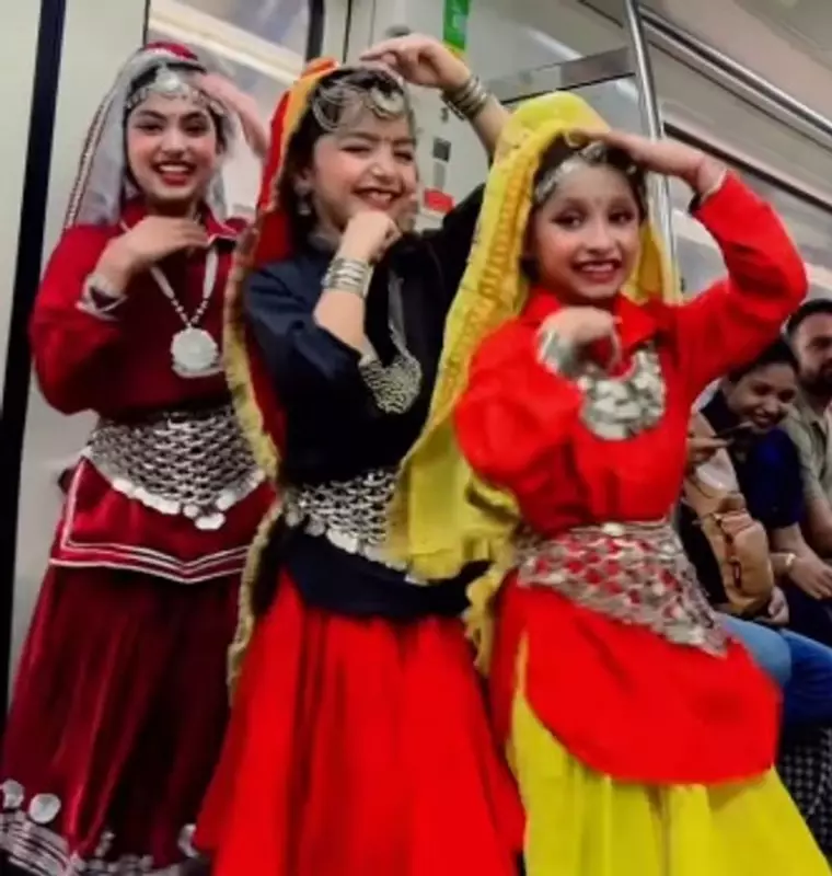 Delhi Metro's Young Dance Prodigies Go Viral with 'Pehla Pehla Pyaar Hai' Performance | Watch Now