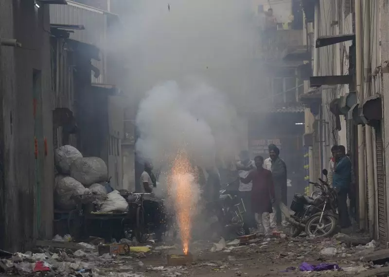 Delhi Residential Building Fire: Diwali Crackers Spark Blaze in Mohan Garden, 7 Rescued