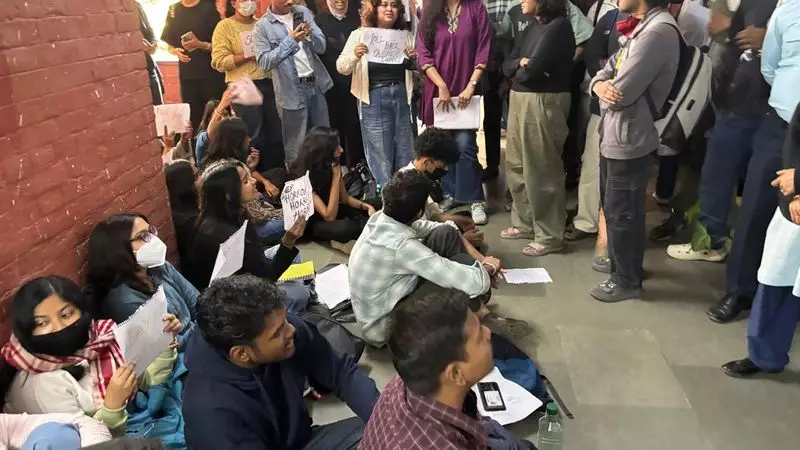 Delhi University Students Protest Against Continuous Assessment System