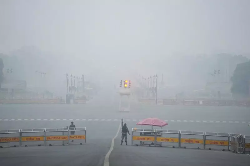 Delhi's Air Quality Remains 'Very Poor' as Cold Wave Tightens Grip