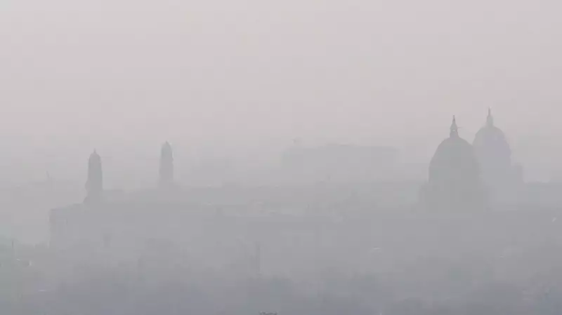 Delhi's Air Quality Remains 'Very Poor' Despite Marginal Improvement