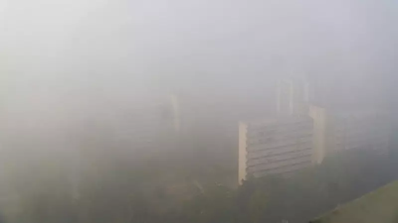 Delhi's Air Quality Remains 'Very Poor', Haze Shrouds City on November 17