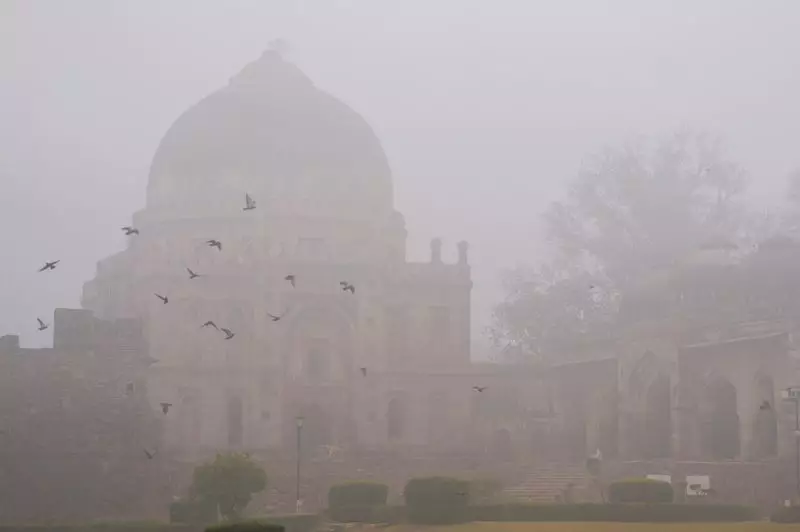 Delhi's AQI Stays 'Very Poor' at 373 Despite Stricter Anti-Pollution Measures