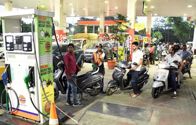 Delhi's 'No PUC, No Fuel' Rule Enforced: Petrol Pumps Report 30-40% Drop in Customers