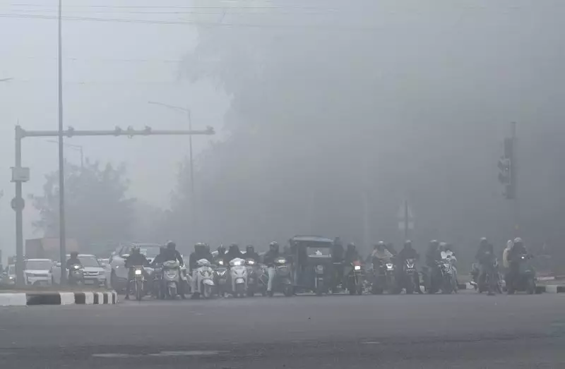 Dense Fog Blankets Chandigarh Tricity, Day Temperature Plummets 5°C