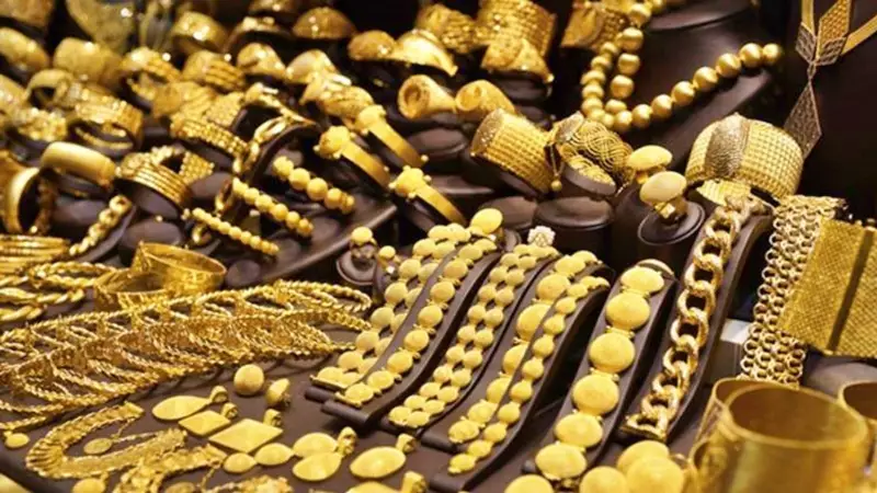 Dhanteras 2025 Gold Rush: Check Today's 18, 22 & 24-Carat Prices Across Major Indian Cities
