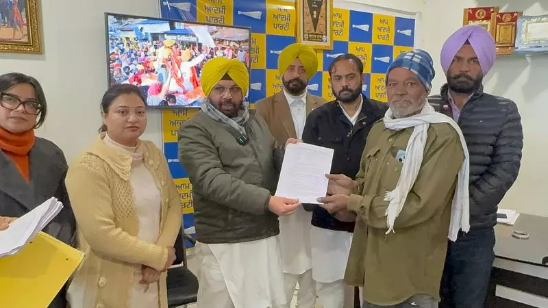 ETO Mohali Distributes Rs 1.5 Lakh Aid to 15 Needy Families