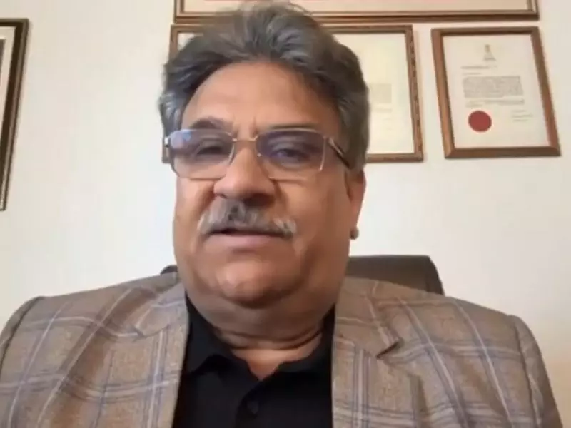 Ex-Diplomat Slams 'Utter Stupidity' of Inqilab March's Demand to Suspend Indian Work Permits