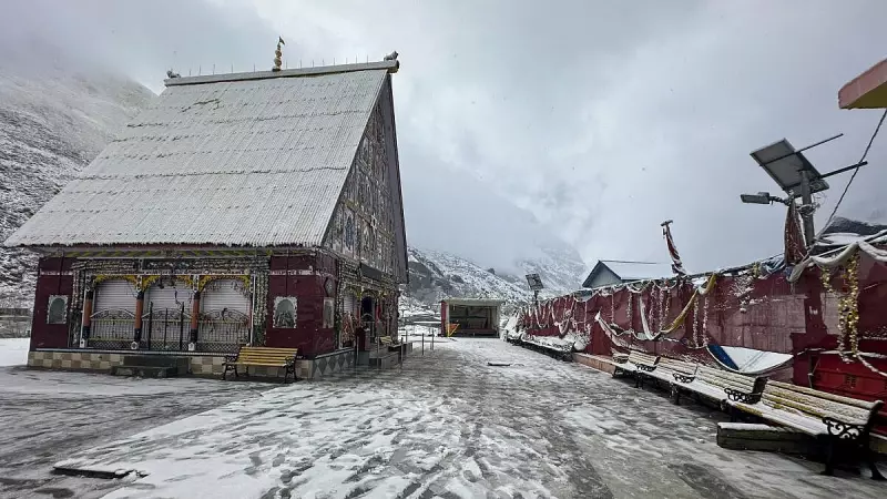 Fresh Snowfall and Rain in Kashmir: Key Roads Closed, Temperatures Drop