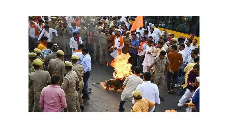 Ghaziabad Police Arrest 6 Hindu Raksha Dal Activists for Distributing Swords