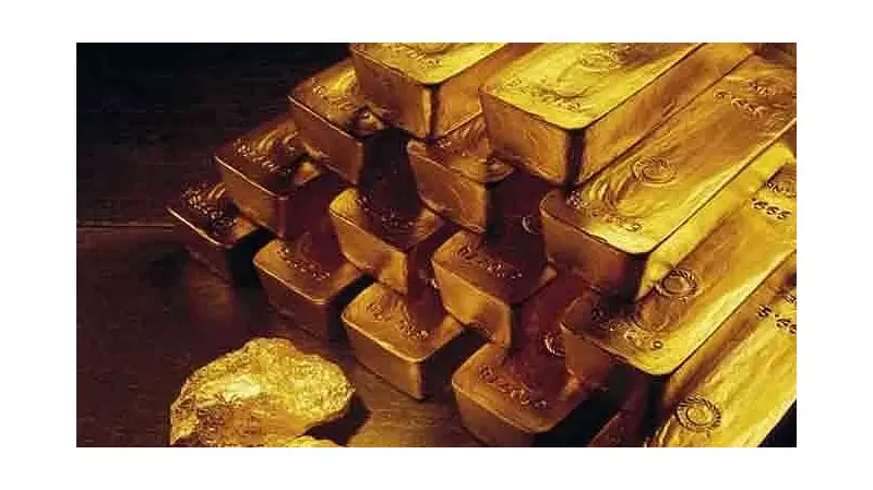 Gold, Silver Futures Plunge: MCX Rates Drop as Traders Book Profits