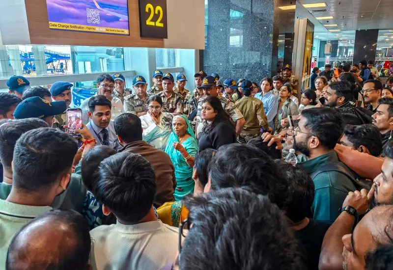 Govt Puts New Pilot Duty Rules on Hold After IndiGo Flight Disruptions