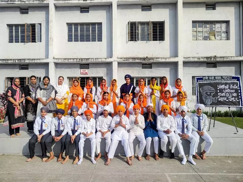 Guru Nanak Dev's 555th Birth Anniversary Celebrated with Fervor