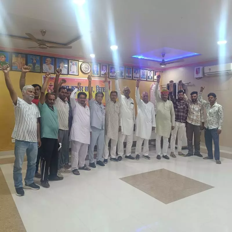 Haryana Kumhar Sabha Demands Apology from BKU Leader Gurnam Singh Charuni Over Official Assault