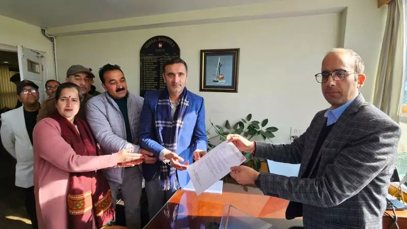 Himachal Apple Growers Protest Alleged Harassment by HPMC Officials