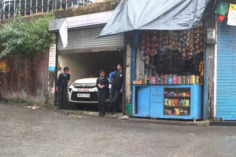 Himachal Pradesh Freezes: Higher Recks Blanketed in Fresh Snow, Mercury Takes a Nosedive