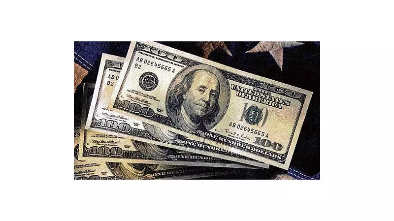 India's Forex Reserves Dip by $980 Million to $686.80 Billion