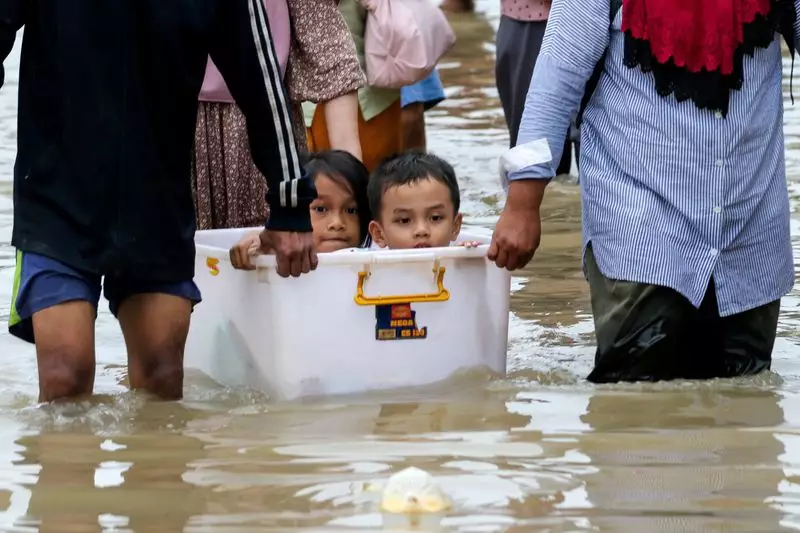 Indonesia Floods Death Toll Rises to 164 on Sumatra Island