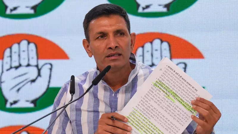 Indore Collector's RSS Office Visit Sparks Political Row, Congress Calls Him 'BJP Worker'