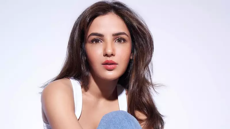 Inside Jasmin Bhasin's 'Suitcase' Bag: From Dog Kylie to Mini Facial Kit