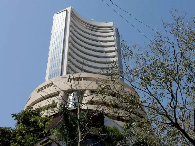 IPO Frenzy Hits ₹70,000 Crore: Why Indian Markets Are Stuck in Consolidation Mode