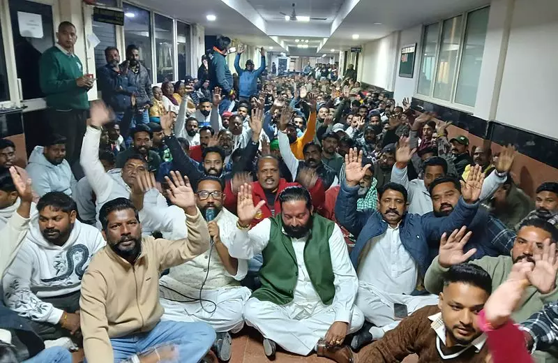 Jalandhar Safai Karamcharis Protest Against Privatisation, Demand Job Security