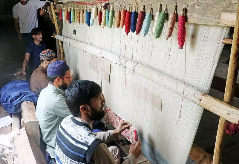 Jammu & Kashmir Carpet Industry Faces Crisis: Exports Plunge, Counterfeits Rise