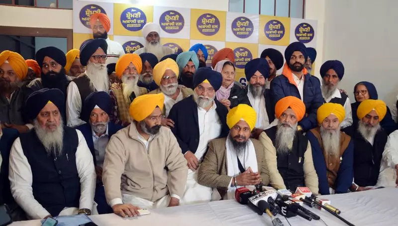 Jathedar Harpreet Singh Urges Akali Dal to Follow Sikh Edict on Party Revamp