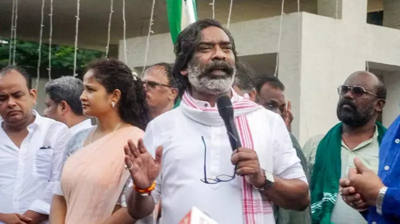 JMM Goes Solo in Bihar Elections, Puts Jharkhand Alliance Under Scanner