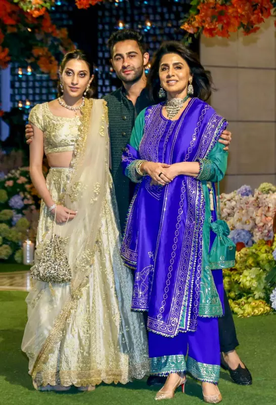 Kapoor Family's Dining Table: A 100-Year-Old Legacy Preserved by Kareena