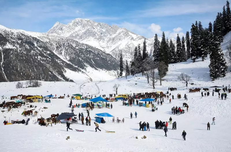 Kashmir Freezes: Water Bodies Turn to Ice as Cold Wave Intensifies