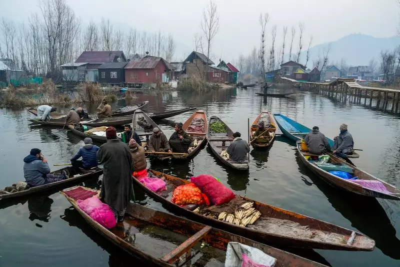 Kashmir Night Temperatures Rise Above Normal, Daytime Stays Chilly
