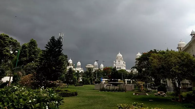 KGMU Doctors Threaten OPD Shutdown from Jan 13 Over Unfiled FIR in Vandalism Case